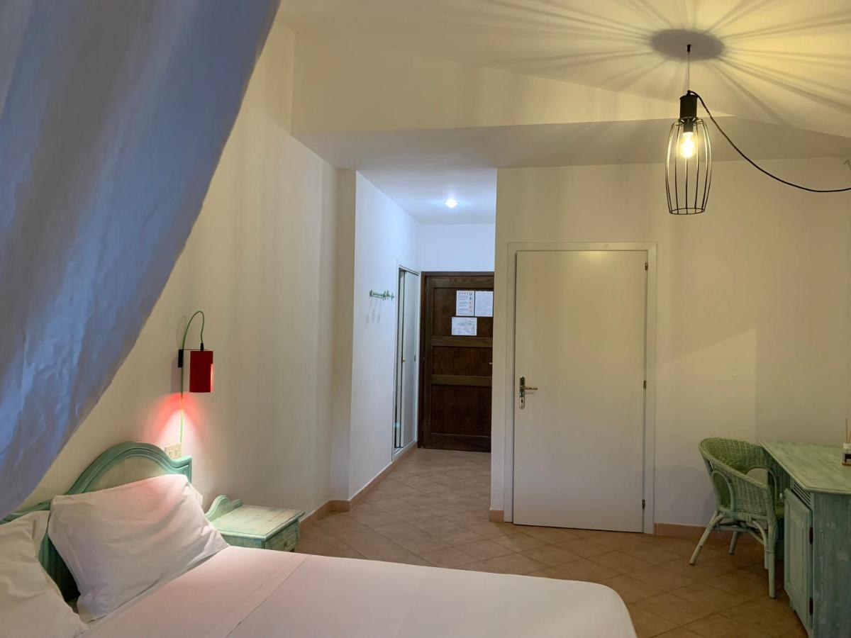 Godo Beach Hotel Baja Sardinia Exterior foto