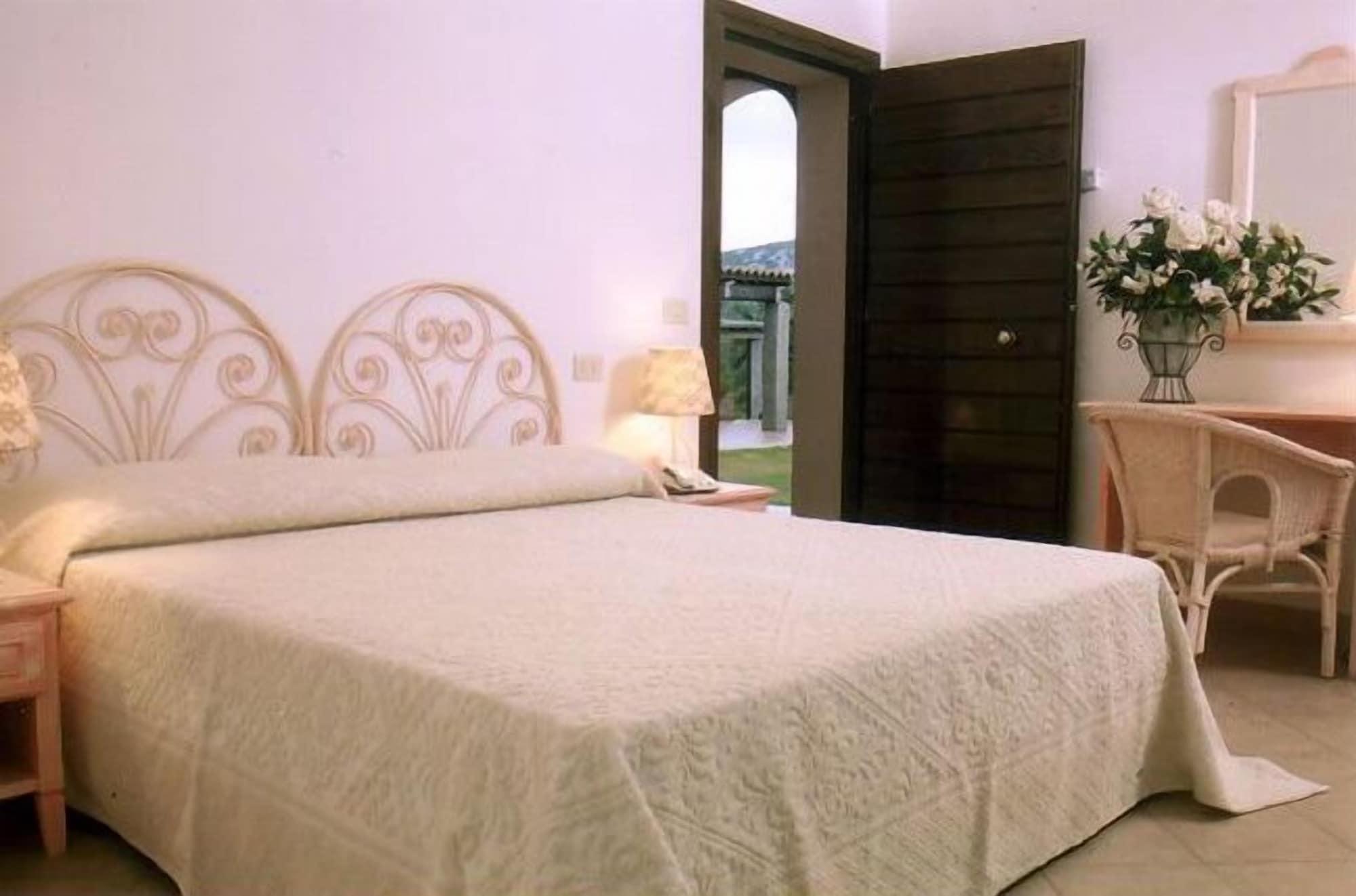 Godo Beach Hotel Baja Sardinia Exterior foto