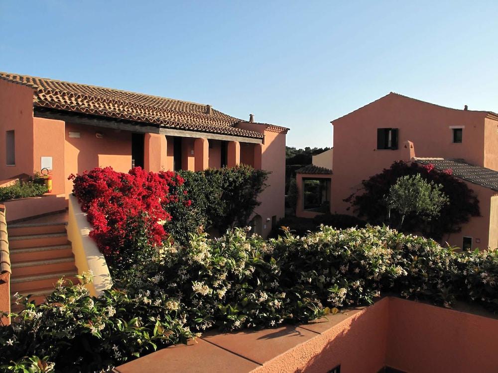 Godo Beach Hotel Baja Sardinia Exterior foto